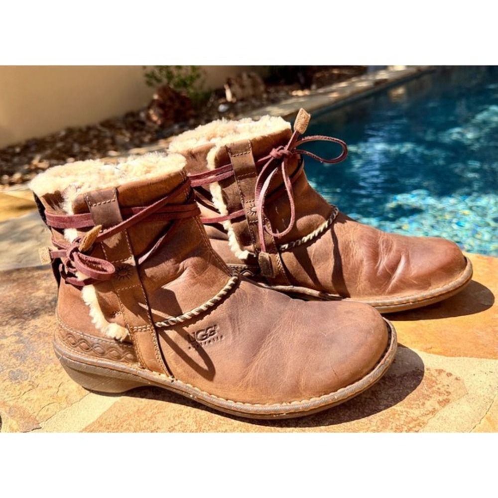 UGG Australia Cove Ankle Boots Brown Leather Shearling Wrap‎ Tie Women's 9